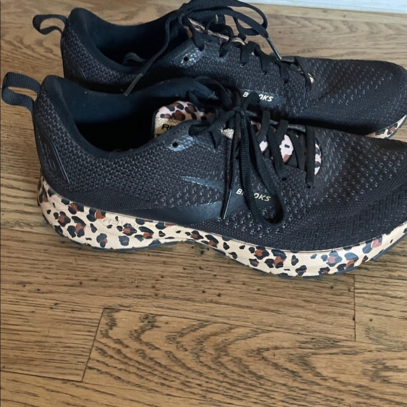 Brooks Revel Women's Black Running Shoes with Leopard-Print Midsole NF - Picture 5 of 7